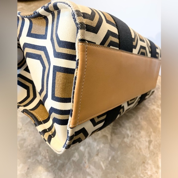 TORY BURCH Canvas and Leather Tote Bag Leather Logo Bag Charm EUC - Picture 12 of 16